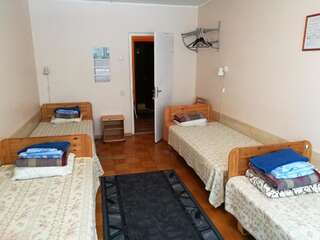 Хостелы Mahtra Hostel Таллин Четырехместный номер с общей ванной комнатой-4